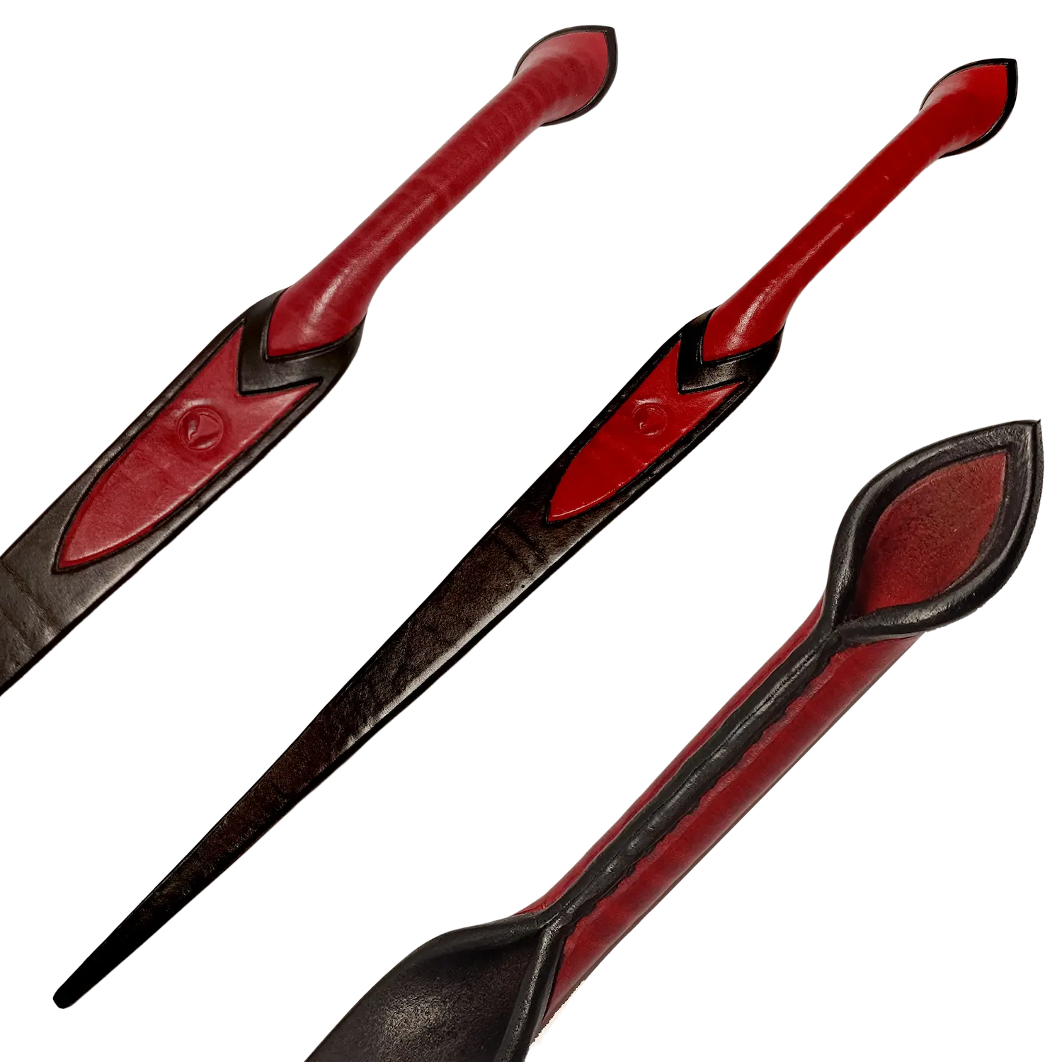 Plácačka ze silné barvené a leštěné kůže ve tvaru nože s červenou rukojetí. Cena 3000 Kč