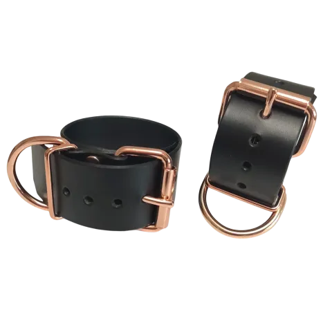 Řemenová pouta na ruce s rosegold kováním. Cena 1000 Kč